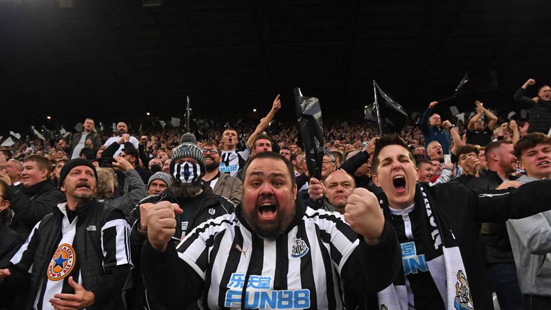 Người hâm mộ của Newcastle rất cuồng nhiệt Người hâm mộ của Newcastle rất cuồng nhiệt