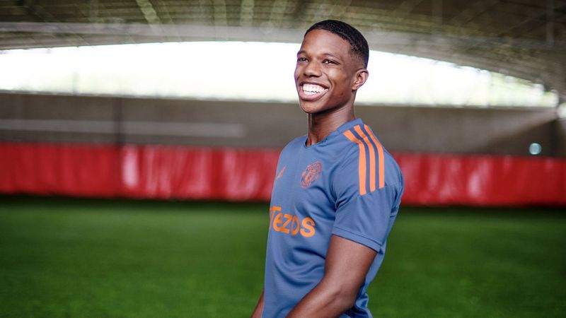 Cầu thủ Malacia đang chơi cho Man Utd Cầu thủ Malacia đang chơi cho Man Utd
