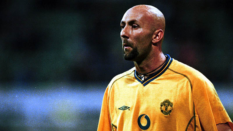 Thủ môn Fabien Barthez Thủ môn Fabien Barthez
